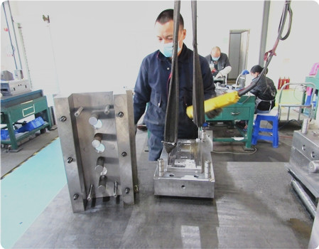 塑膠模具加工